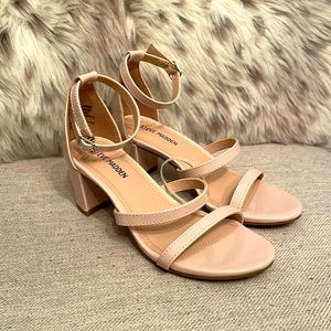 Steve Madden Sandals Size 2